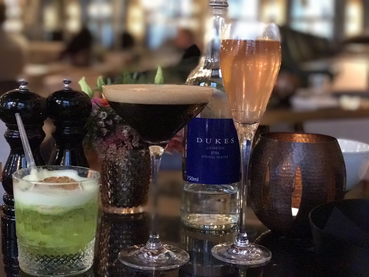 debonitadeore's tweet photo. The most amazing #LFW fashion cocktails @GBR_LONDON @DUKESHOTEL! #fbloggers #travelbloggers https://t.co/Bh7yiz8pIh