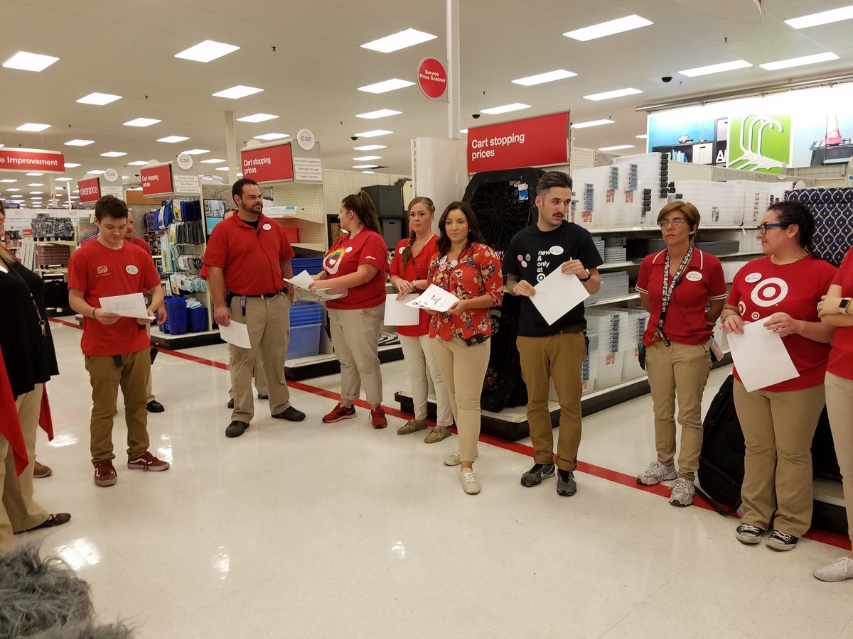 All store huddle for brand awareness! #BrandsSetUsApart #Go855Go