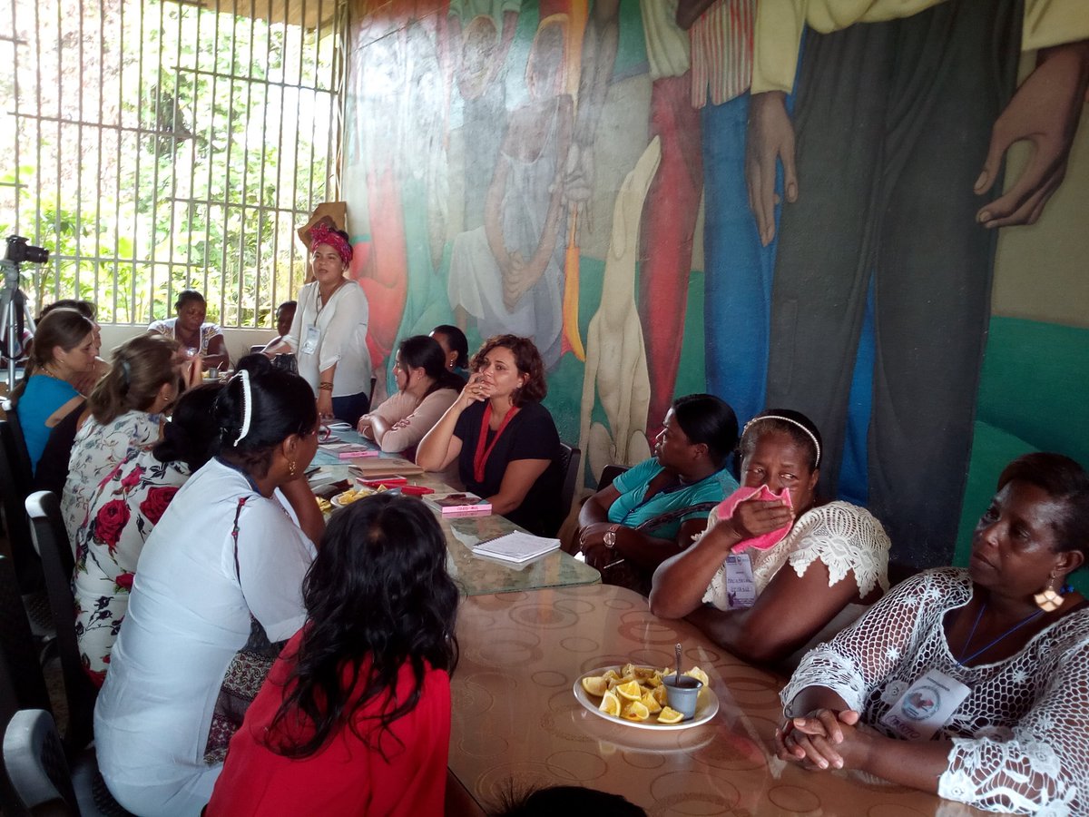 Dialogamos con distintas entidades para que conozcan nuestras necesidades y generar redes de apoyo para nuestra labor