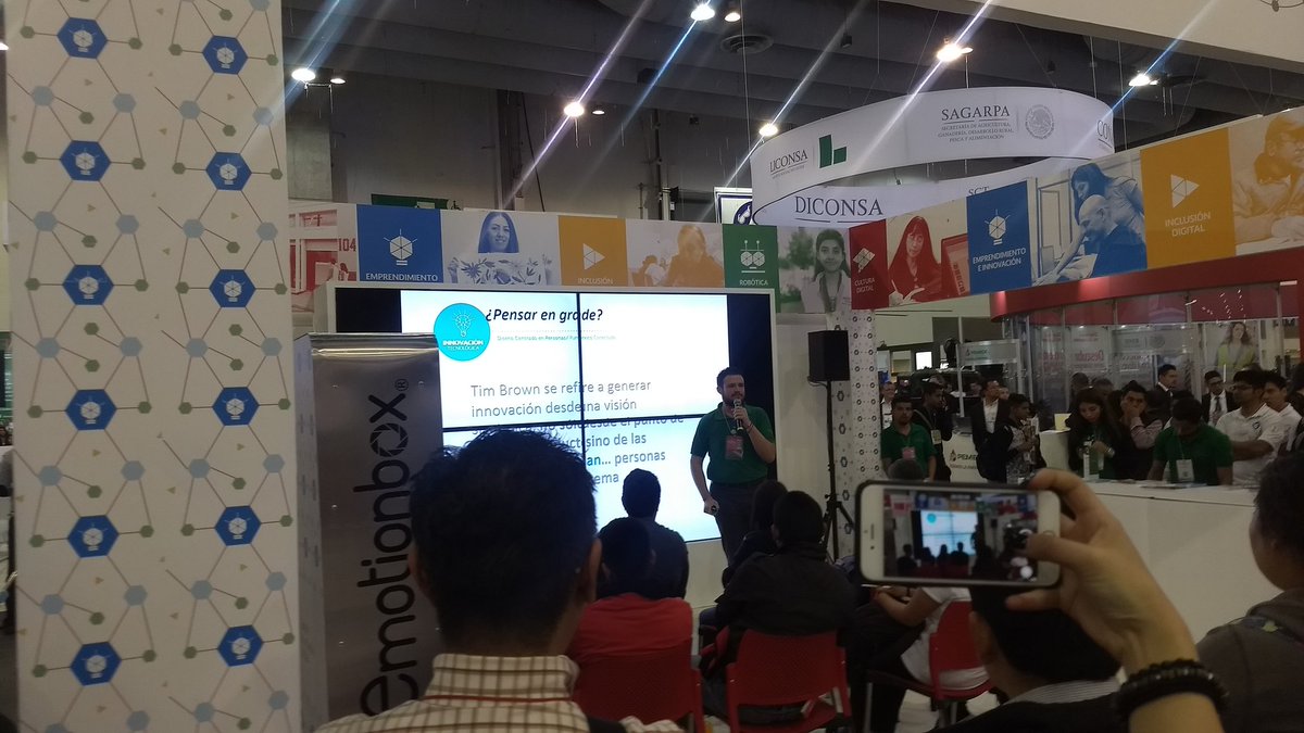 CamposPorca's tweet photo. Semana del emprendedor #PersonaEBC @ALEXCARPIZO https://t.co/seBuFLZ3oS