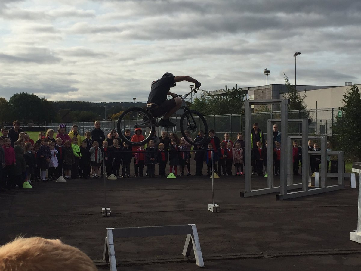 P2 could not believe their eyes!! 👀😲 "He just jumped off a van!" <a href="/ibikeFalkirk/">I Bike Falkirk</a>