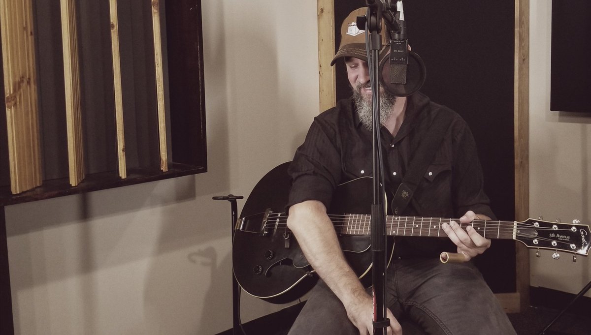 NWSessionsX106's tweet photo. Don't miss Alex Kirt at 9pm on #northwestsessions on @KZLXfm 106.7 fm #liveandlocal #collegeradio #music #Radio https://t.co/LTuRuUqMa4