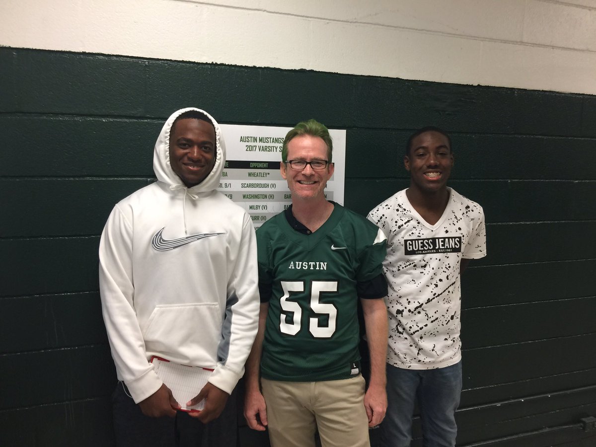 GuerreSteve's tweet photo. @PrincipalDMilby @MilbyHighSch is a man of his word! Tough loss vs
@AHSMustangsFB @AustinMustangs
#TeamHISD https://t.co/QrjfdCGz3G