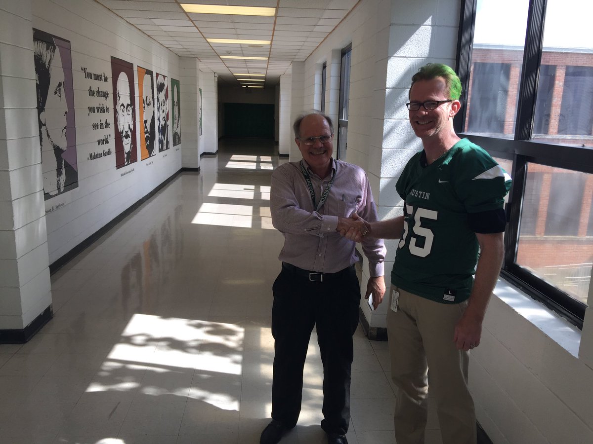 GuerreSteve's tweet photo. @PrincipalDMilby @MilbyHighSch is a man of his word! Tough loss vs
@AHSMustangsFB @AustinMustangs
#TeamHISD https://t.co/QrjfdCGz3G