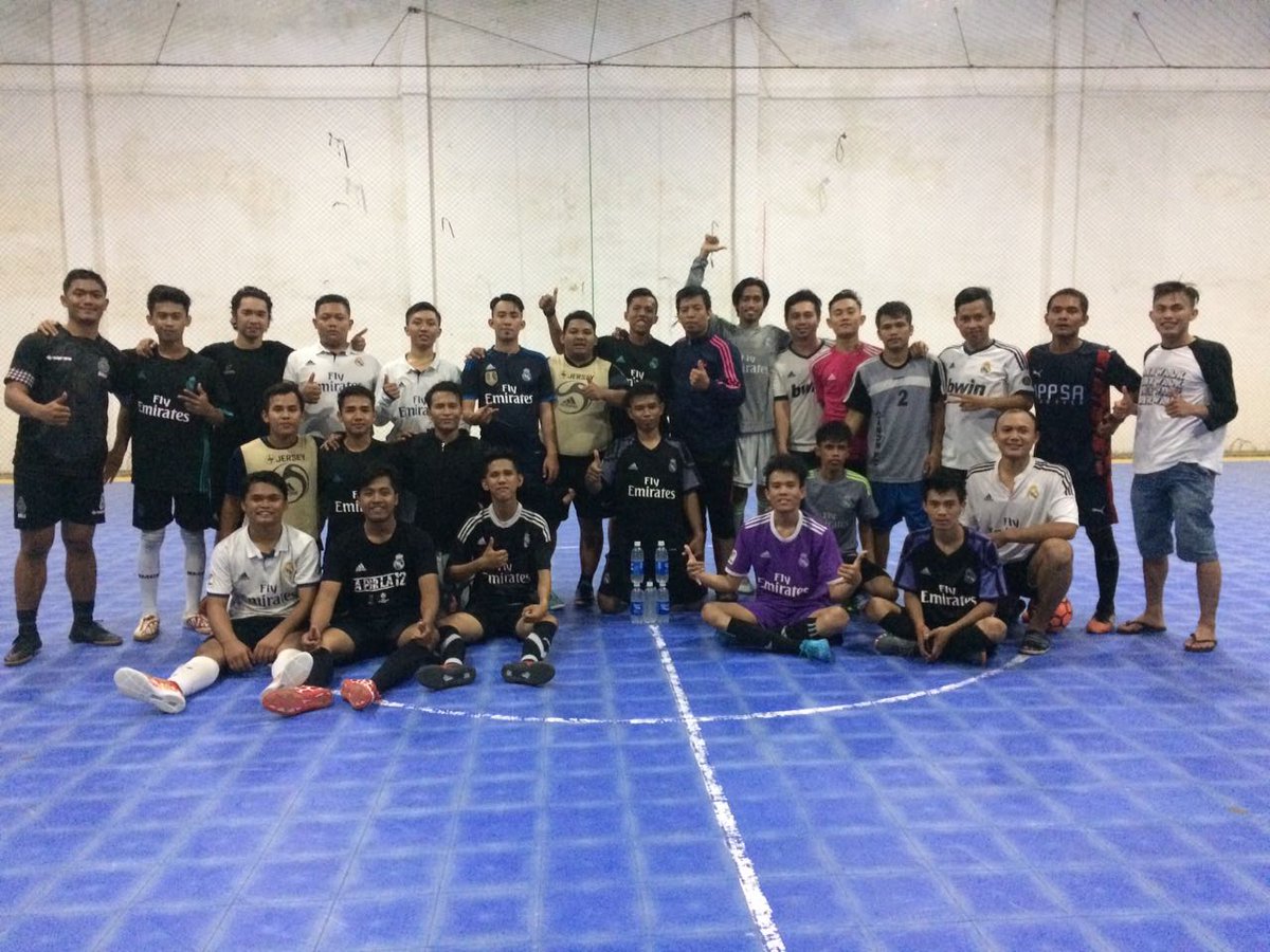 18chummie's tweet photo. Menunggu fun futsal jumat ini, makasih tim, makasih divisi futsal, jumat lalu kita menang.. #futsal #HalaMadrid  @MI_Bengkulu https://t.co/BMdnh4f4Ll