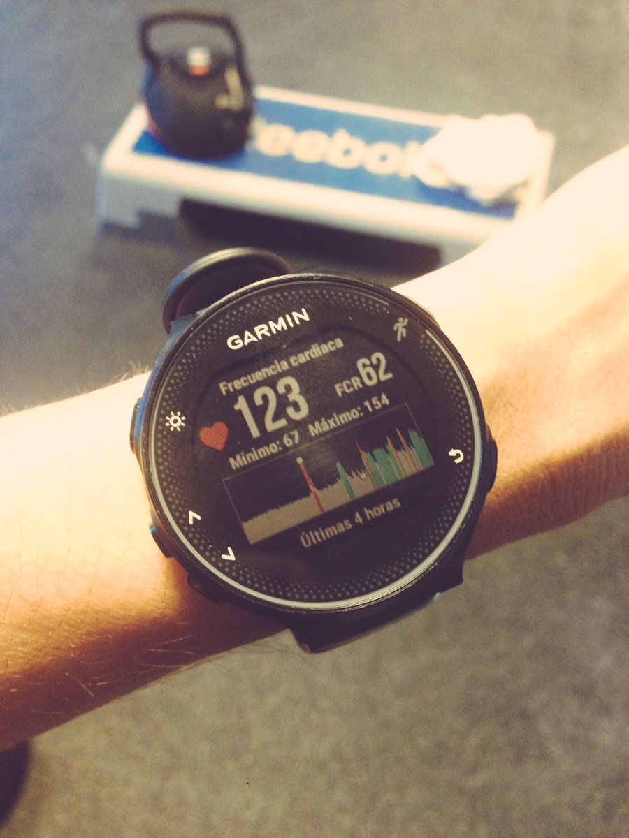 PaleoSystem's tweet photo. #kettlebell me pones a 100, y más 😆 #paleosystem #garmin #reebok #diadepiernas #paleo https://t.co/UChCFzEmS4
