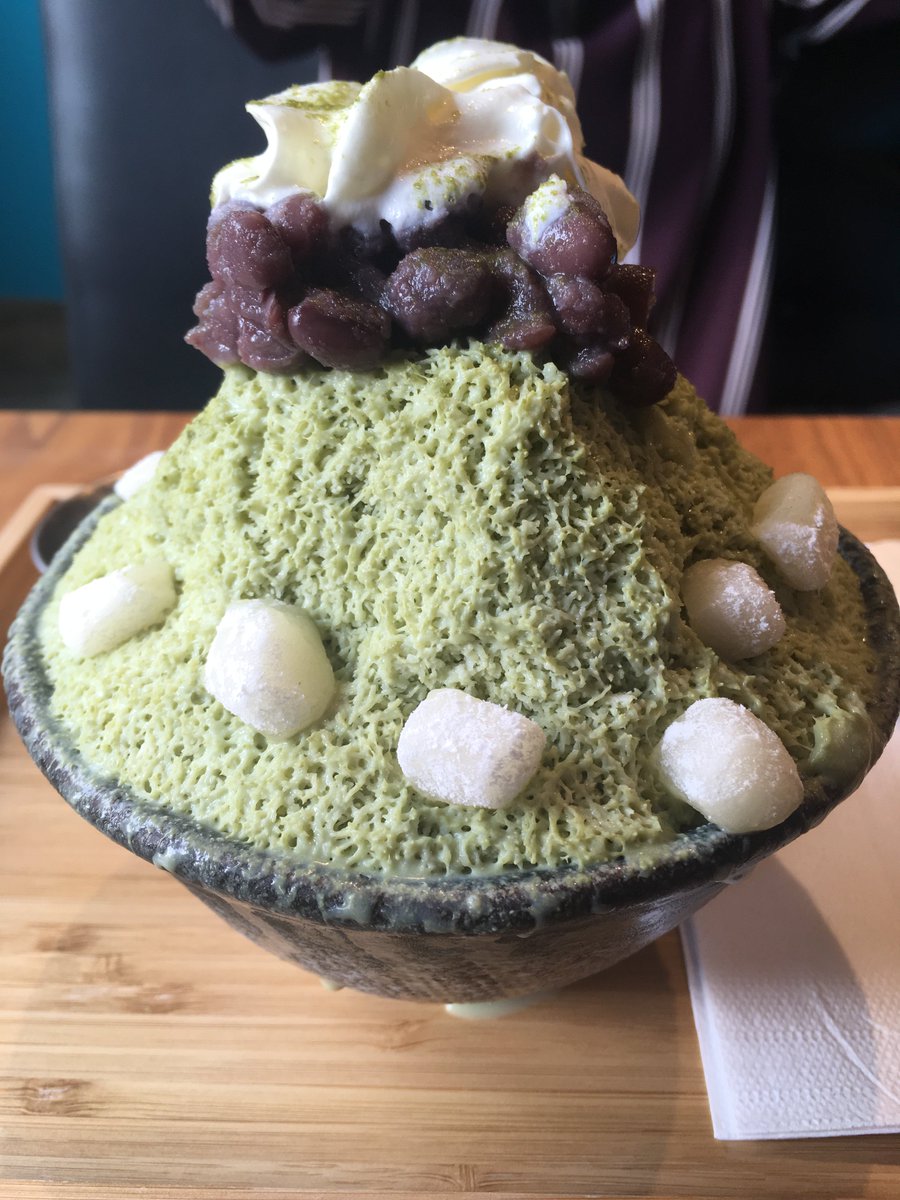 fung__shui's tweet photo. Ice ice baby in #YYC's Kensington area with Jus Snow dessert 👅🍧 Review on the blog >>> https://t.co/dBUPZZMe1D #foodblog https://t.co/fzHjGPK3op