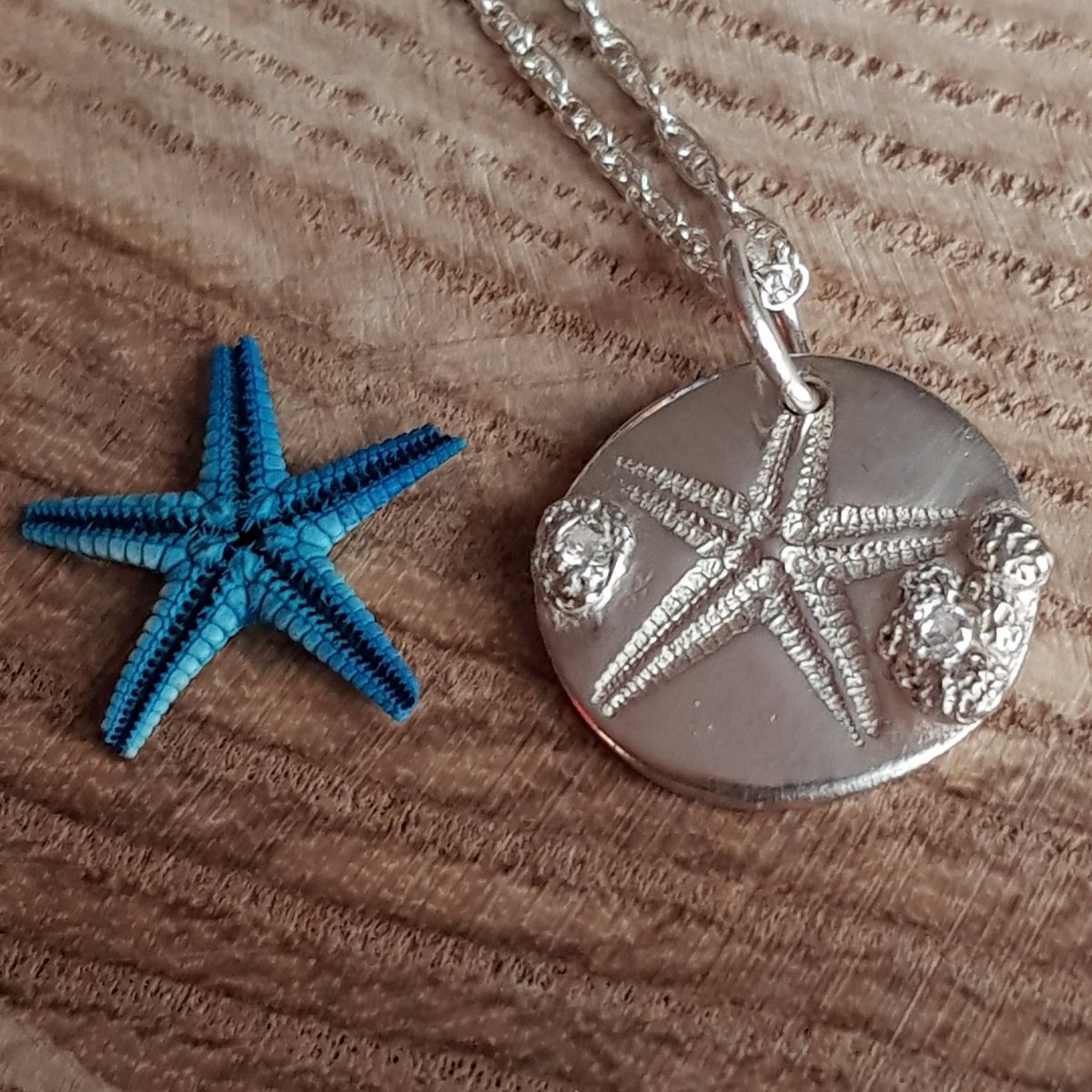 sterlingwork_rg's tweet photo. Handmade fine silver star fish casting #starfish #sea #nature #love #handmadejewellery #silver #norwich #uk #casting #gift #love #oneofakind https://t.co/Dki9zJYZuv
