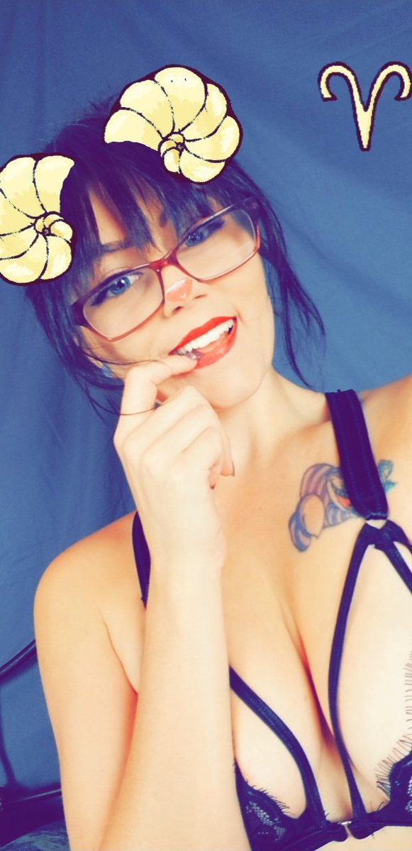 AliceKittenX's tweet photo. Add me on Snapchat! Alicekittenx for premiums subscribe on https://t.co/OezM1Szahe or  https://t.co/6pMxvQ7aJP for $25/mo @honeyswallows1 https://t.co/mdCQrK7kTM