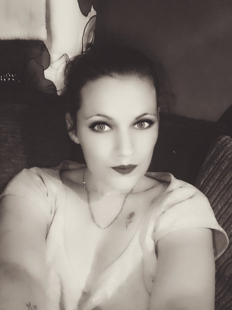 CalliModel's tweet photo. #relaxing #blackandwhite #163followers #letshit200 https://t.co/PeETR5bhtT