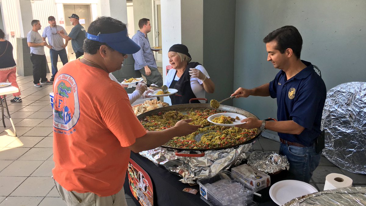 carloslcurbelo's tweet photo. If you're looking for a hot meal in #KeyWest, come to 951 Caroline Street for some paella! #KeysRecovery https://t.co/Z5Wd3j76c3
