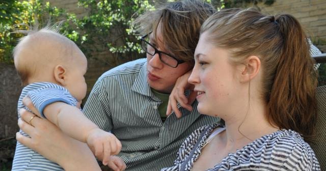 We look at the financial support options available to parents on a lower income: ow.ly/qjwk30feT6Y