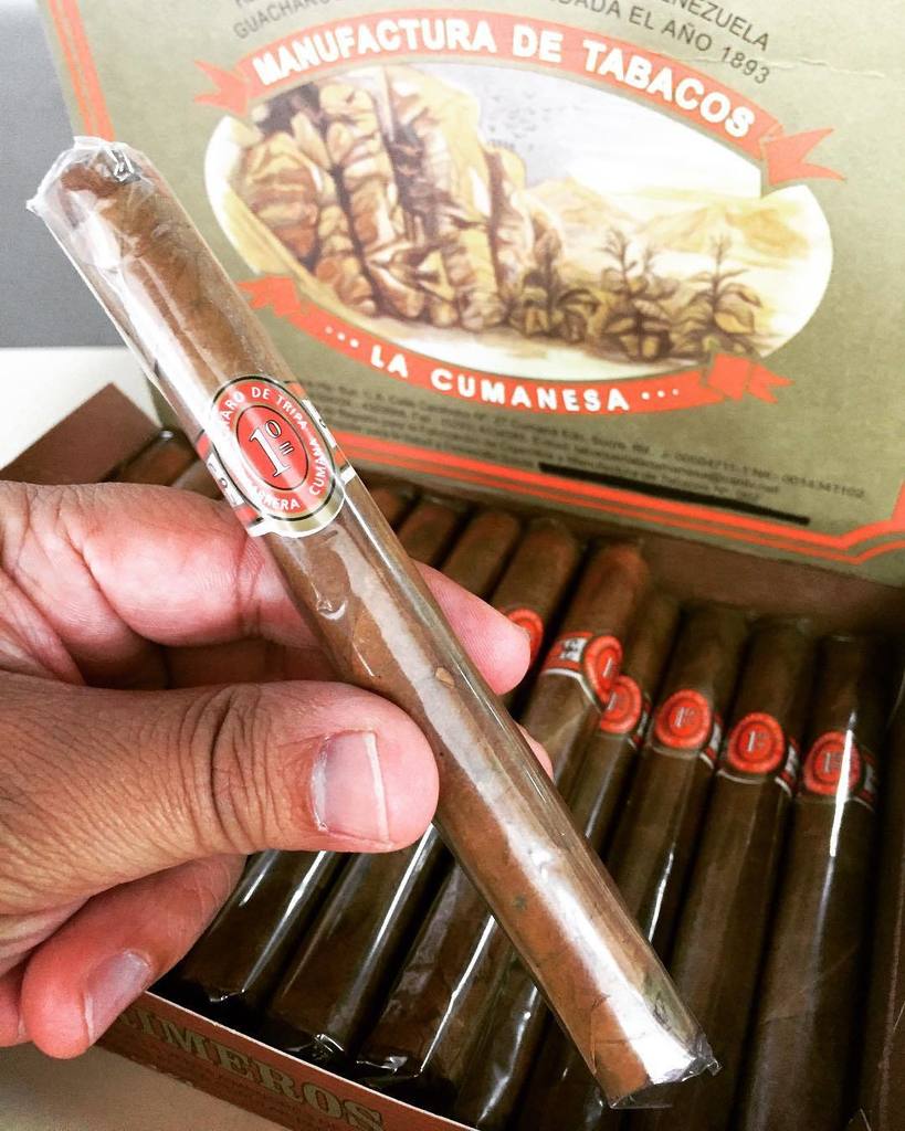 purosmarket's tweet photo. Un clásico de la casa Cabrera, los #tabacosprimeros de la #cumanesa. Ordena el tuyo @tabacostore en caja de 25 unidades.Un clásico de la c… https://t.co/Bfz5s369g8