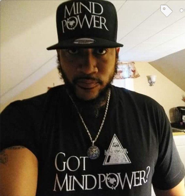 KrumbSnatcha7's tweet photo. Peace world! Rocking my official #MindPowerWear today @MindPowerEnt1 Available now! #MindPowerMonday https://t.co/ap0w7hvq7R