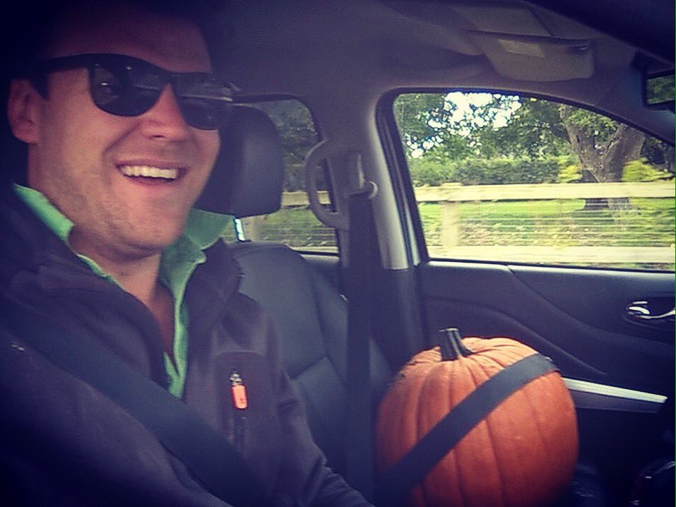 PumpkinJim's tweet photo. Pumpkin safety is of the utmost importance ahead of half term. #ickleton #pumpkinpatch #pumpkinprotection #pumpkinPYO #cambridge https://t.co/YRW7nkOVgK