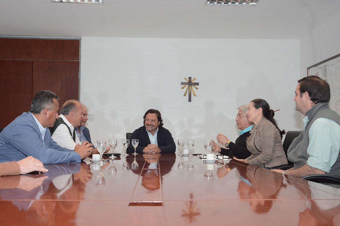 GustavoSaenzOK's tweet photo. Esta mañana me reuní con representantes de la empresa colombiana Salus Mundi, dedicada al desarrollo de fertilizantes orgánicos. https://t.co/TXBX7xh3EV