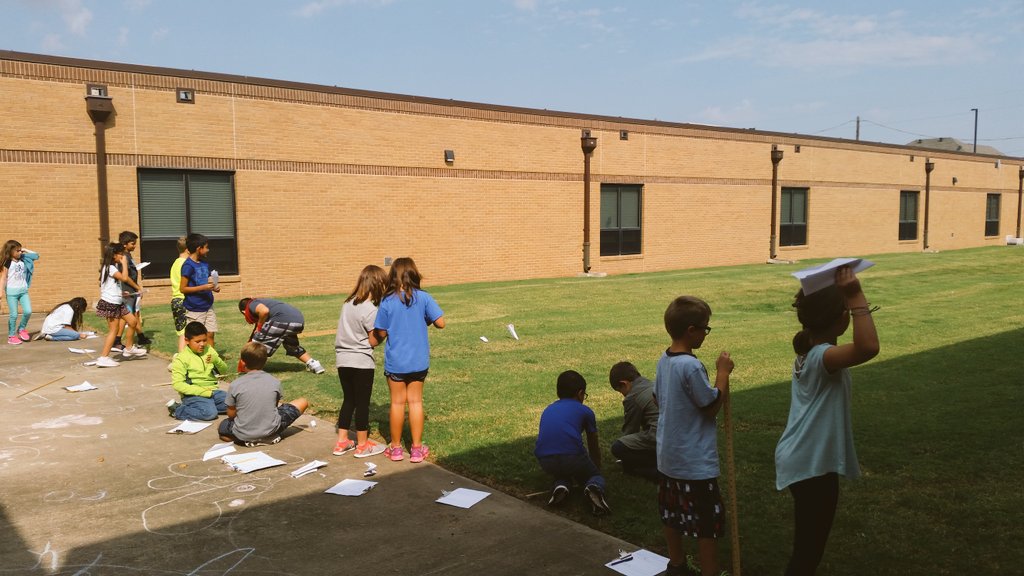 njkrueger's tweet photo. 3rd grade testing our hypothesis for distance traveled by airplanes #DoesDesignMatter @NISDScience @NorthwestISD @JustinJags #UnitOfMeasure https://t.co/SktRRBzSbv