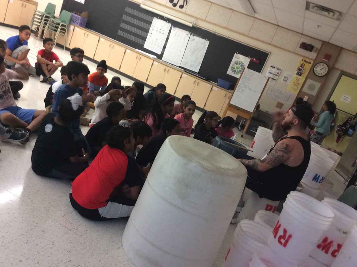Mrs_Mavity's tweet photo. Grade 5 Rhythm Works Workshop...@RBPSBobcats @TroyRhythmWorks #integratedarts #bondararts #learningwithourbodies https://t.co/RkJEvVeqYf