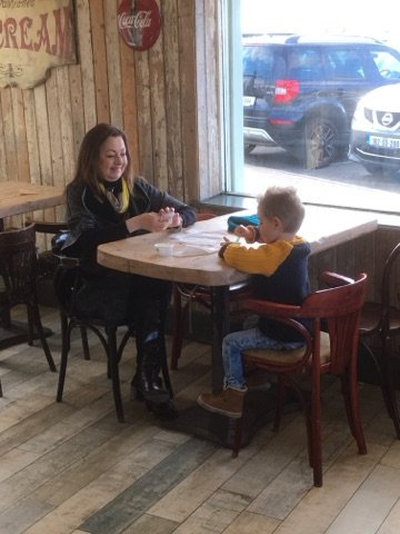 Gorgeous peek at scenes from upcoming video with @kieranquinnn + Queen of country #SandyKelly filming tonight in #MammyJohnstons