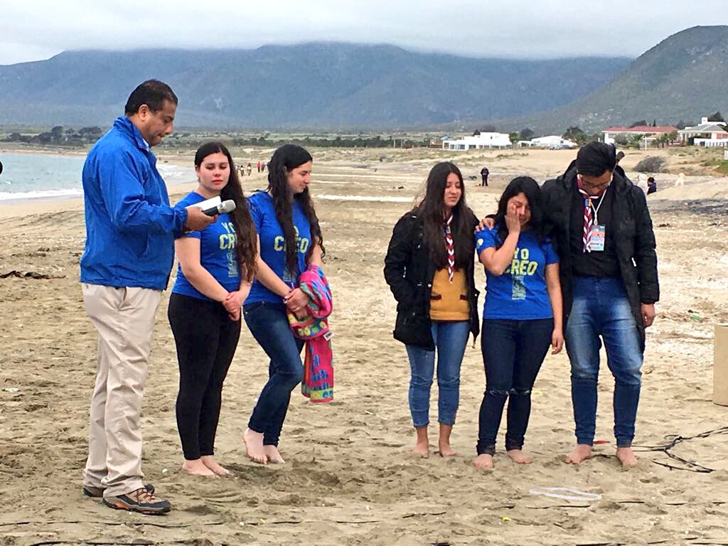 LuisVelasquez9's tweet photo. La mejor forma de concluir el #CongresoJA2017 @IASDMetro #YoCreo es con Bautismos y + decisiones. Gracias Dios por la juventud de tu iglesia https://t.co/fMPFKcKflk