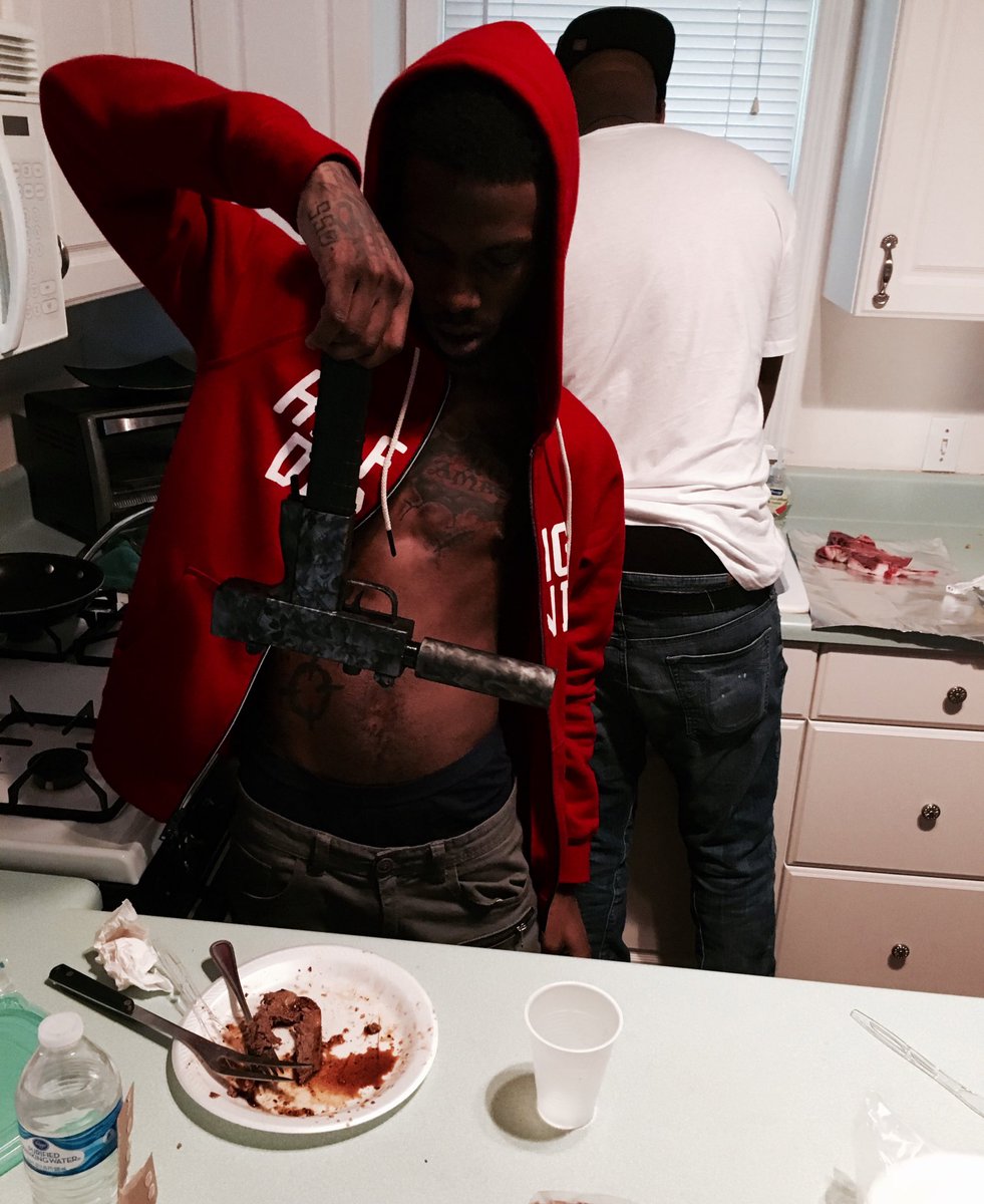 WillThaRapper's tweet photo. Niggas had beef for breakfast https://t.co/77SyPnqVbE
