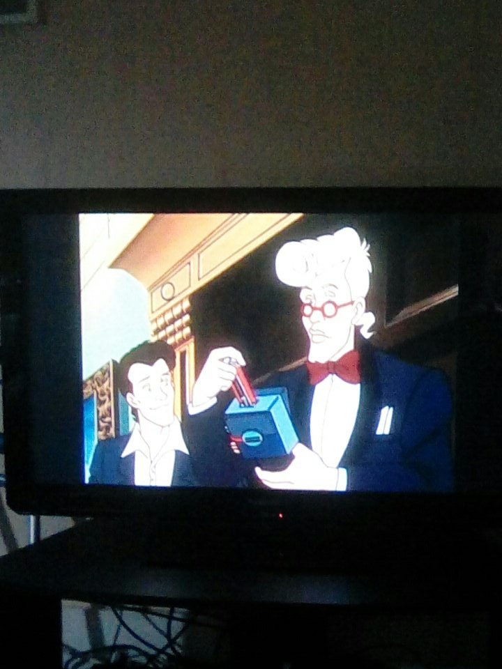 onlymarcspector's tweet photo. Today is a @ValiantComics day. Reading #DivinityIII while I watch #TheRealGhostbusters1990 on @netflix  #FeetUpAndRelaxing https://t.co/gsS4rl26z1