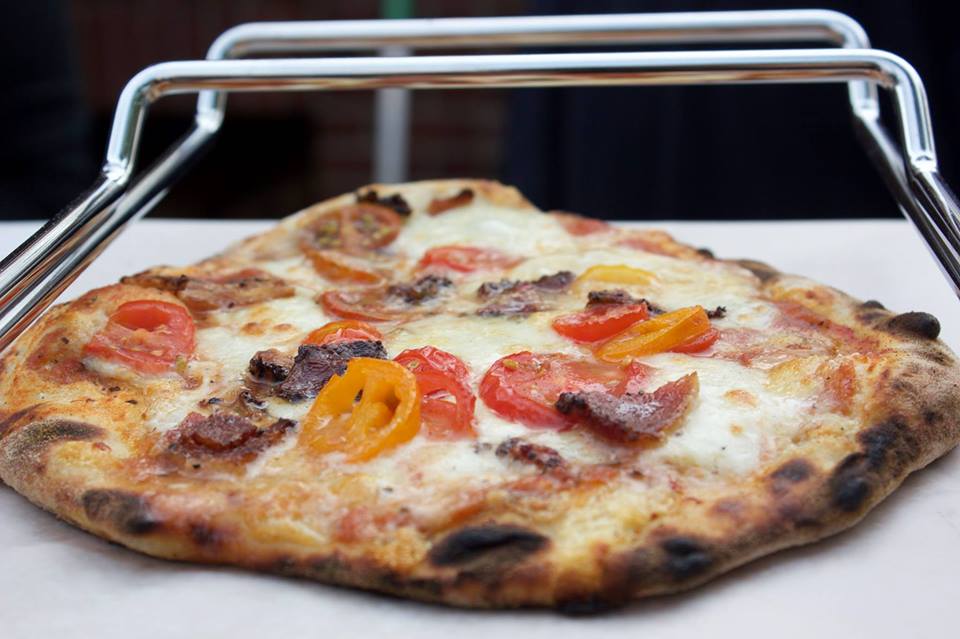 soraurenfarmmkt's tweet photo. Come to @soraurenfarmmkt today 3-7pm for the freshest #local#inseason foods while they last! Plus our own #coopkitchen's #woodfired Pizzas🍕 https://t.co/USDXwFSbxe