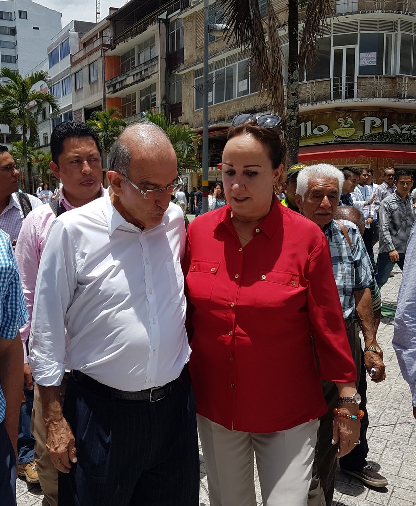 OlgaBGonzalezC's tweet photo. Me alegra recibir en mi Tolima a @DeLaCalleHum, gran hombre, gran Liberal. https://t.co/xbdGM2CKha