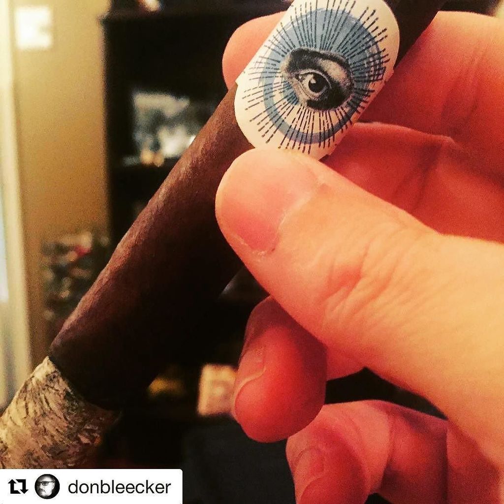 VenturaCigarCo's tweet photo. 👀 we see you rocking that #ArchetypeCigar congrats on winning the limited edition #vccsnapback #Repost @donbleecke… https://t.co/au7OqC56h0 https://t.co/fIRVENTJ4J