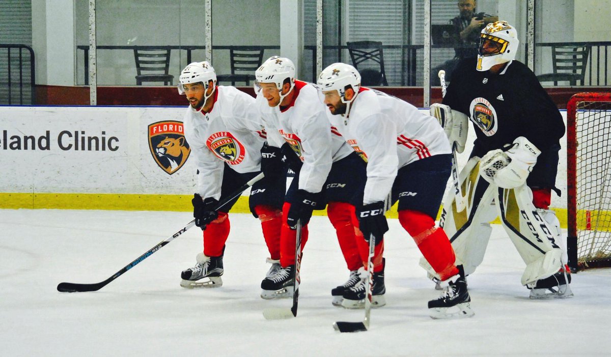 strombone1's tweet photo. You know the boys have confidence in your goaltending skills when 3 guys line up to block a shot.....🚨🥅🚨 https://t.co/Q5QfxrDnsm