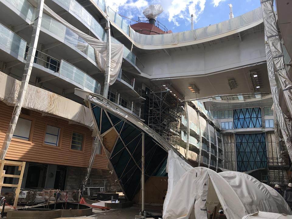 PaquebotINFO's tweet photo. Encore quelques mois de travaux pour le plus grand paquebot au monde ! #SymphonyoftheSeas https://t.co/us7r7g6fIx