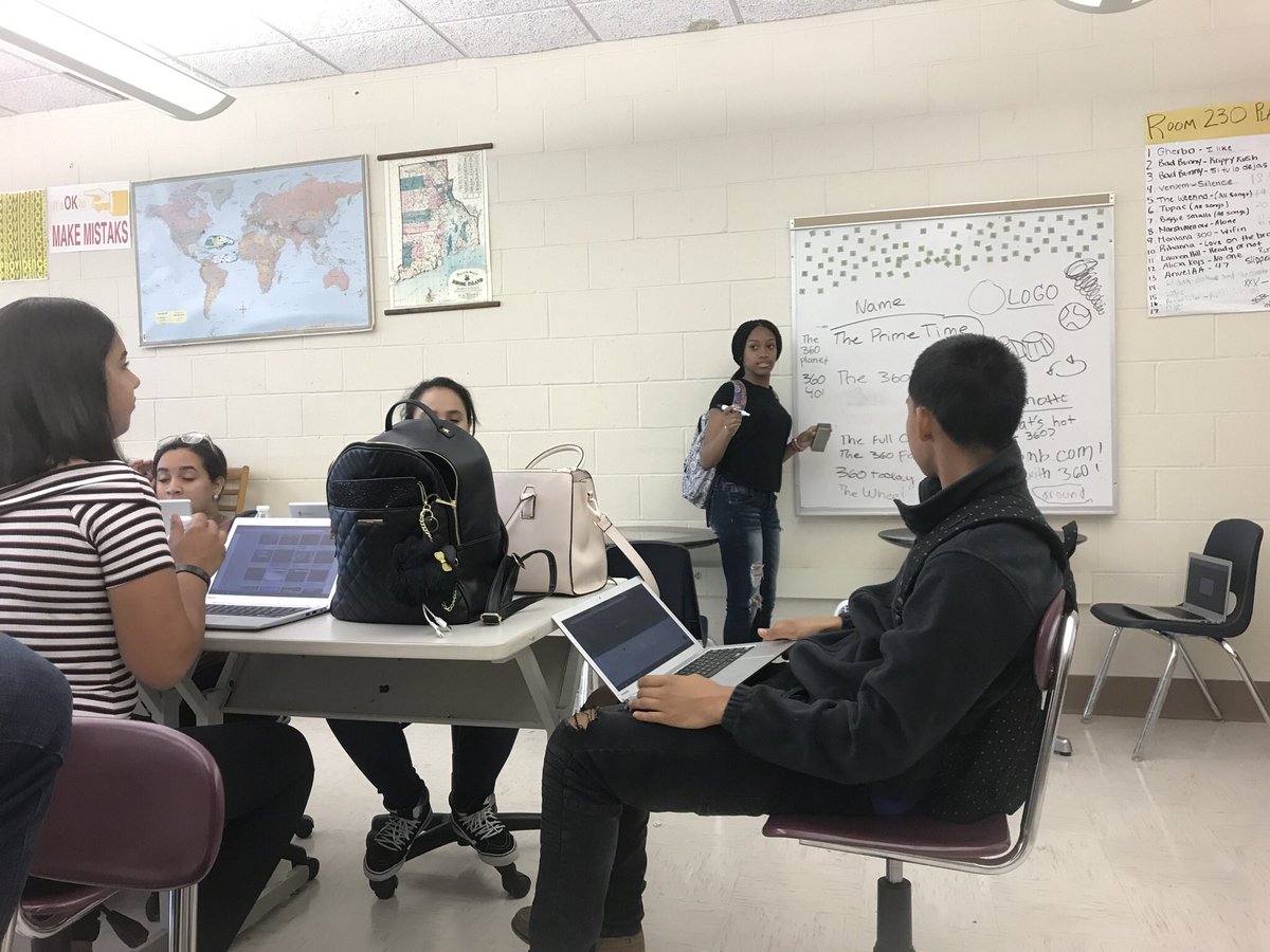 DaleFraza's tweet photo. #360Journalism building the newspaper from the ground up, w/#students designing names, logos, and motto. https://t.co/CY3UbZdXPZ