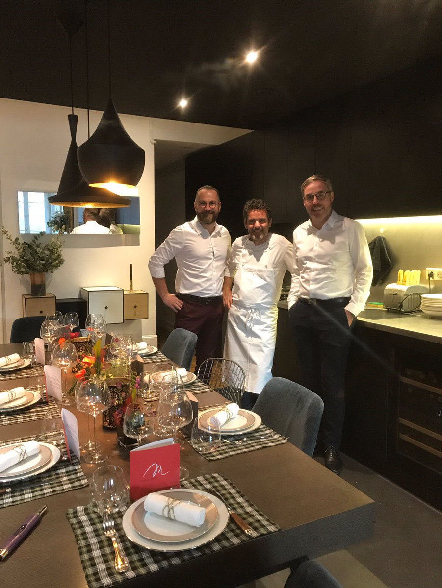 Tous_Restaurant's tweet photo. Cap vers le lieu mystère n°1 à Lyon pour le lancement de #TousAuRestaurant 🥂🍽 
#gastronomie https://t.co/a2Ls7r6Ynn