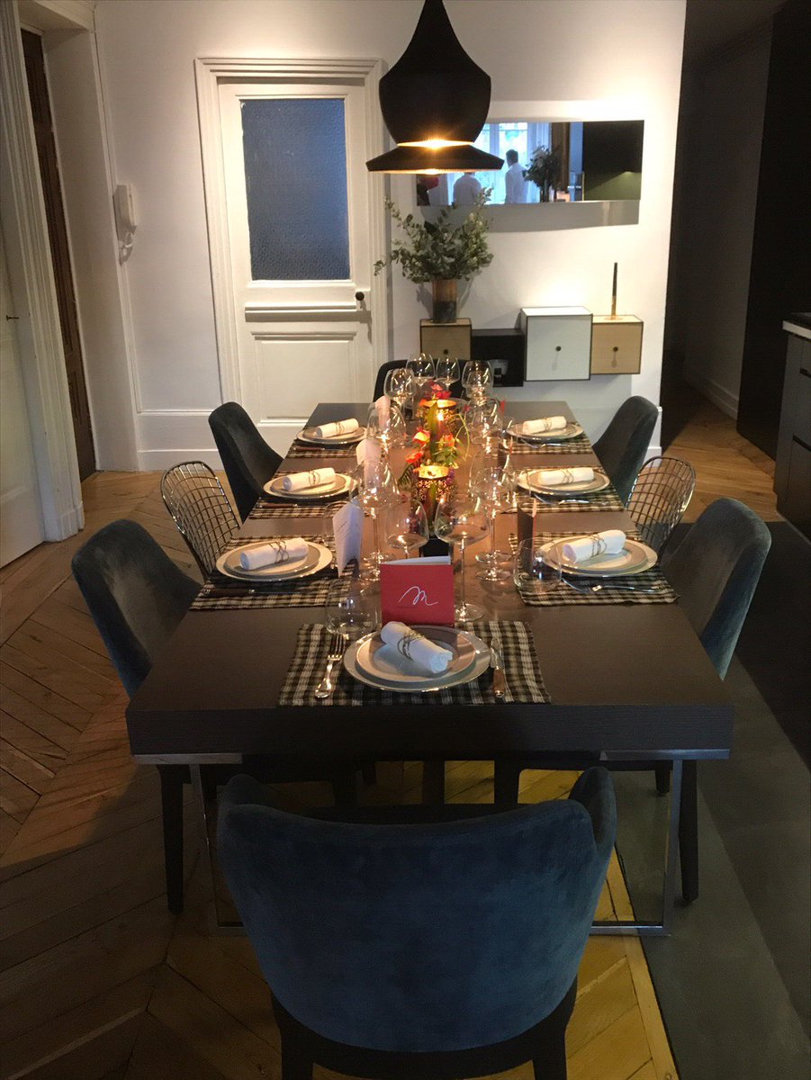Tous_Restaurant's tweet photo. Cap vers le lieu mystère n°1 à Lyon pour le lancement de #TousAuRestaurant 🥂🍽 
#gastronomie https://t.co/a2Ls7r6Ynn
