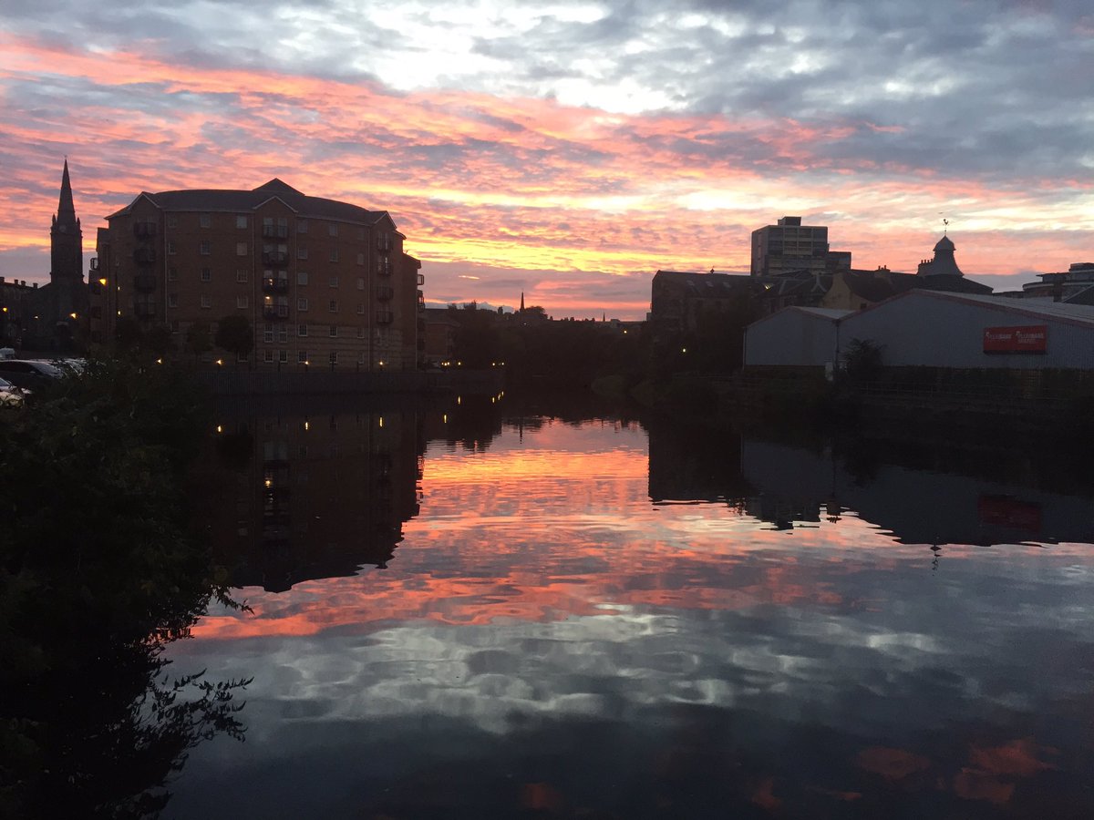 jamesjopling's tweet photo. Oh Leith how you taunt me with your early Autumnal shades on returning from 12 hours away...#nofilter #reallyImeanit https://t.co/9sxLoYkirl