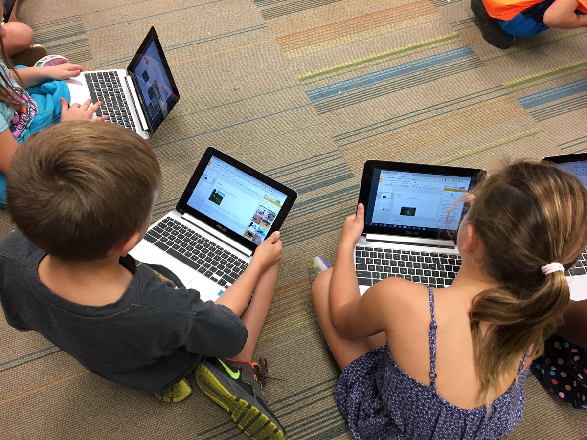 BethTortd101's tweet photo. #ForestHiils101 2nd Ss using #GoogleSlides to make community books. #learningcommons @foresthills5020 #WSD101 @esmithd101 https://t.co/c1vb2XZvVh