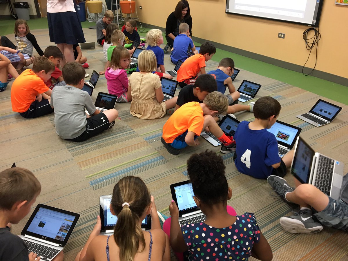BethTortd101's tweet photo. #ForestHiils101 2nd Ss using #GoogleSlides to make community books. #learningcommons @foresthills5020 #WSD101 @esmithd101 https://t.co/c1vb2XZvVh