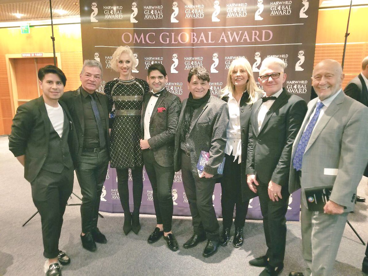 silkeymundial's tweet photo. Tremendo equipo! 👏🏼 embajadores, profesionales y amigos junto a #SilkeyMundial en esta aventura @OMCHairworld #Paris2017 🏆 #GlobalAward https://t.co/i9kEjR15qx