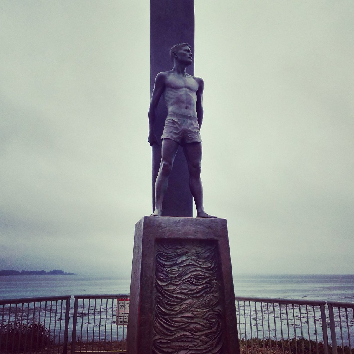 bigsticksurfing's tweet photo. Surfers statue 🏄‍♀️🏄‍♂️ #surfer #SantaCruz https://t.co/sPDjgFaI47
