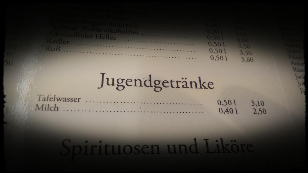 Dudenverlag's tweet photo. Nur Sprache kann, was Sprache kann ... Ein Jugendgetränk, bitte! ;-) https://t.co/w5iO5RAomf