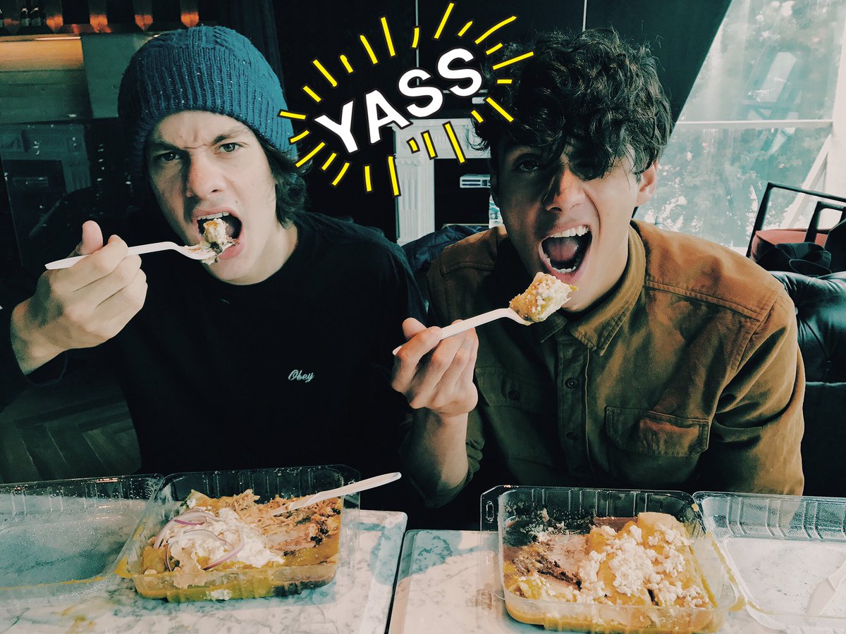 alannavarro's tweet photo. Hoy si nos tocaron enchiladas verdes. 🤤🤘🏽@bryanmouque https://t.co/xDbHuu4Nyi