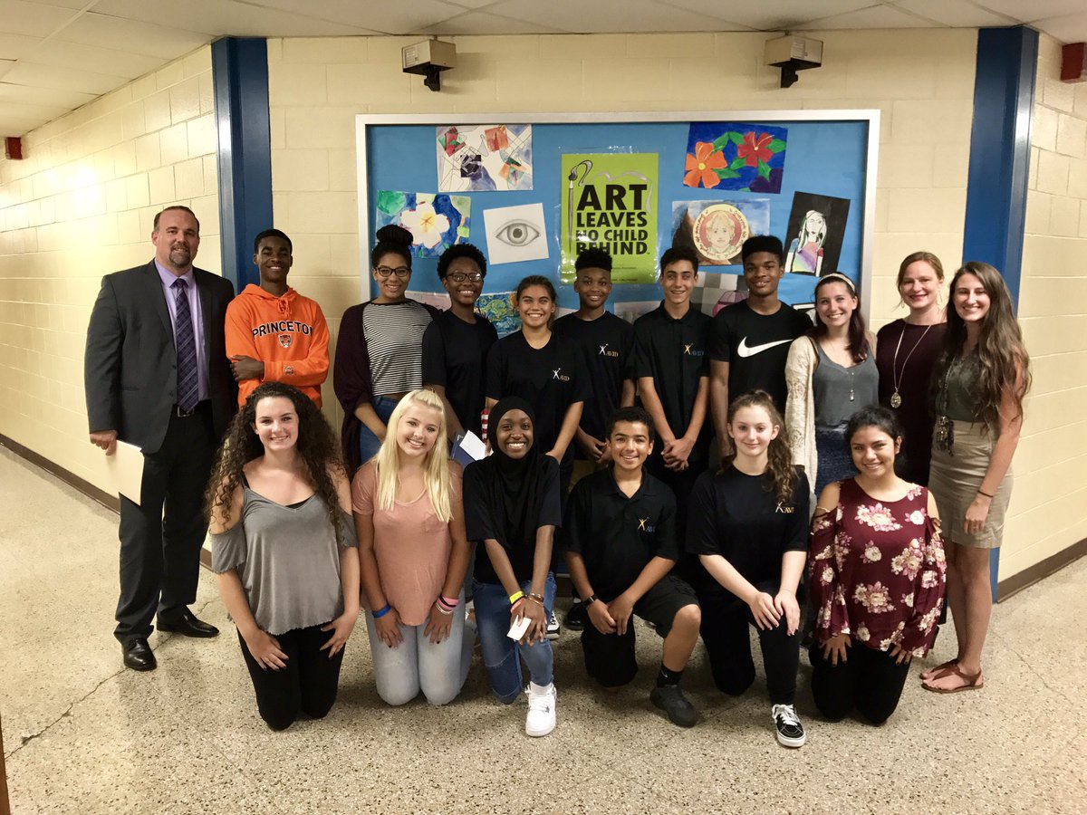 ThisIsMsSavage's tweet photo. So impressed by our AVID students tonight! Current Hoover students/alumni spoke about our program at the Board of Ed. meeting! @EdisonAVID https://t.co/PBRXT7H4zK