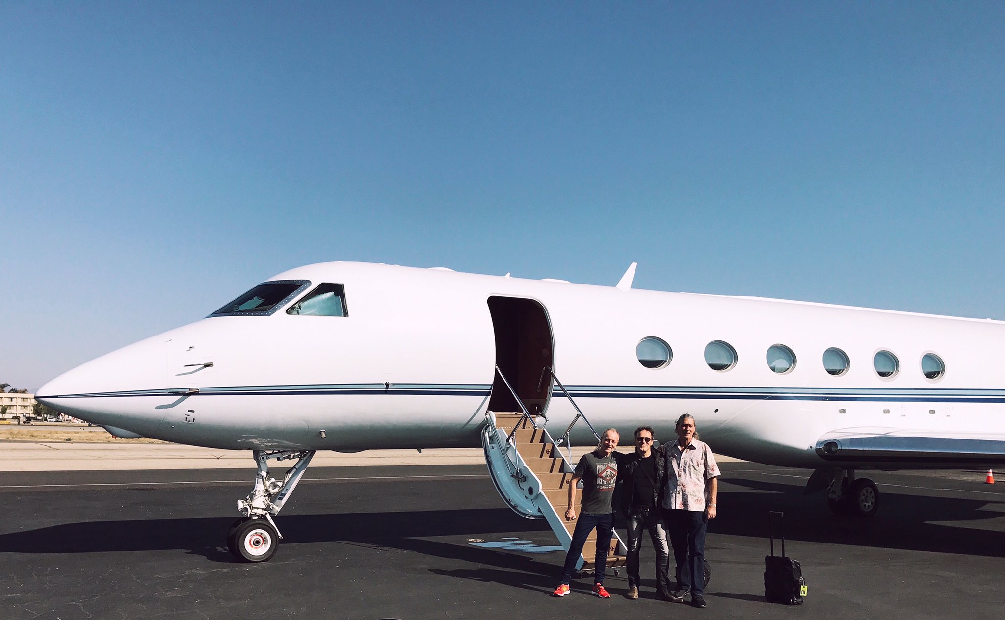 Def Leppard On Twitter And They re Off Phil Viv And Tour Manager 