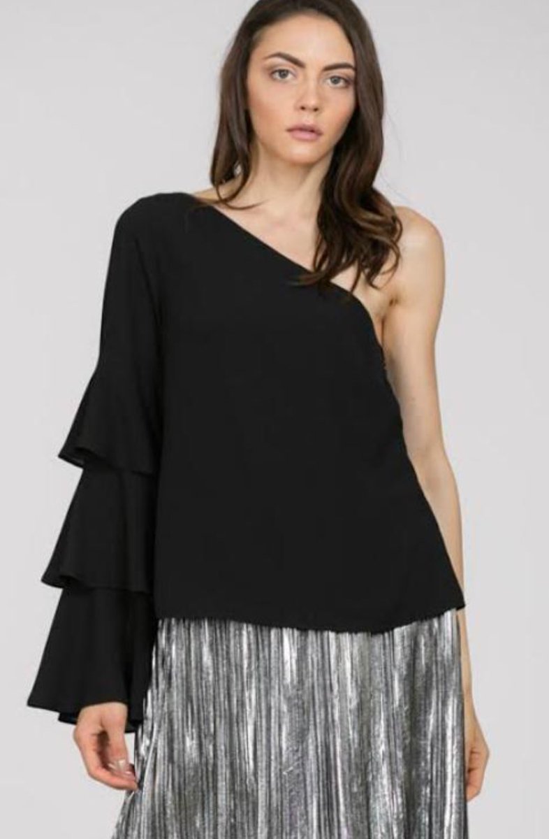maggiechicbtq's tweet photo. Going #Gaga over these new items! This #oneshouldered blouse & these #slitpants are 😍: https://t.co/nJPcFXOmk6 #onlineboutique https://t.co/VoTn0JMeBB