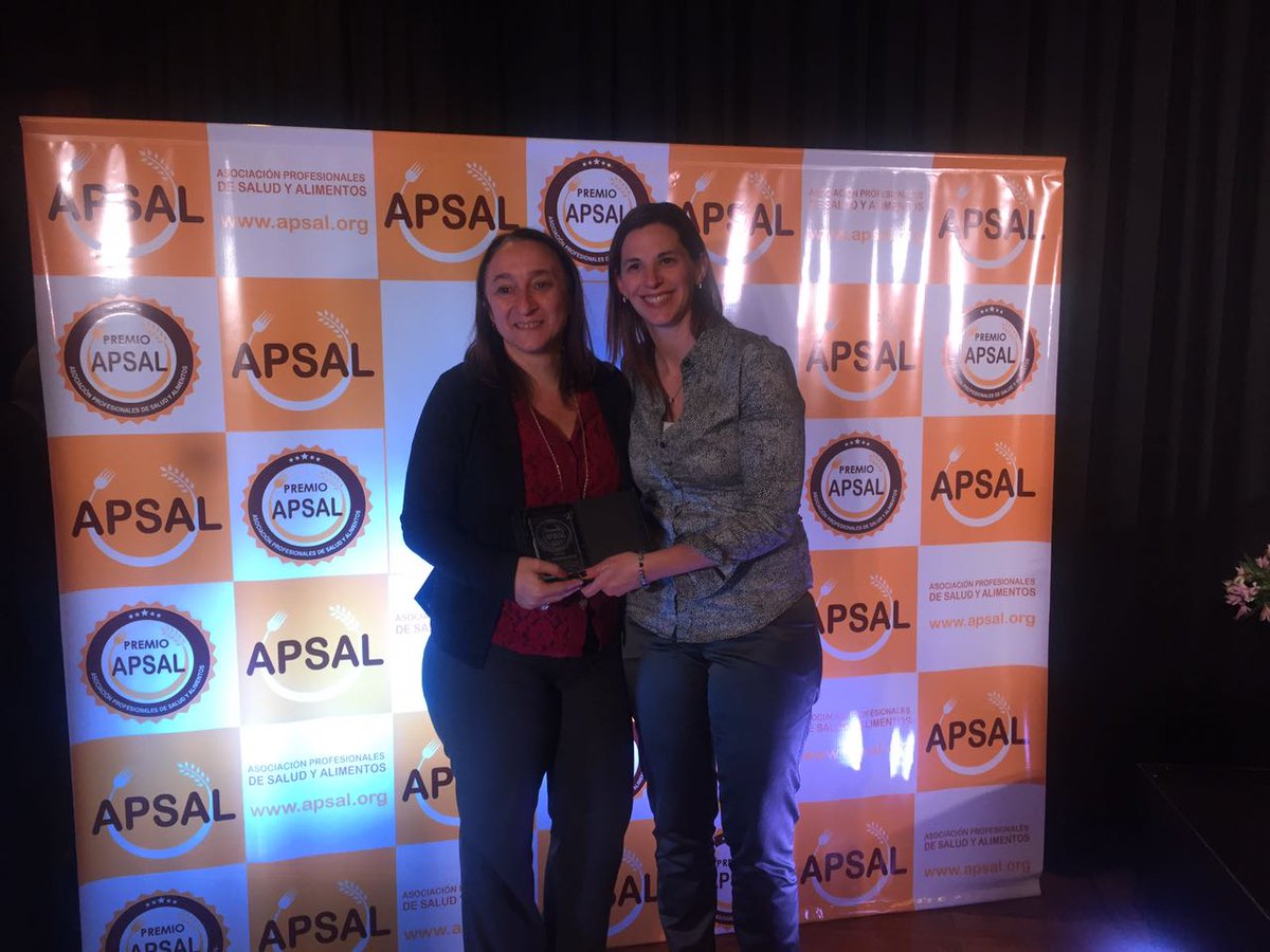 MercedesMnimo's tweet photo. Muchas gracias #Apsal por el reconocimiento. Gracias Felix por entregarme el premio
@AgroindustriaAR 
@copal_arg 
#AlimentosArgentinos https://t.co/WGLMWWg80m
