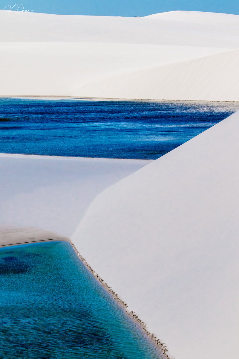 브라질의 동쪽 끝, 대서양에 맞닿은 순백색의 사막 렌소이스. 렌소이스는 침대보라는 뜻으로 이 사막의 모습을 표현합니다. 1년에 3-4개월만 이곳엔 아름다운 푸른색의 호수들이 수천개 만들어집니다. 횡단하며 담은 사진들을 나눕니다.

#KCHAEinSA