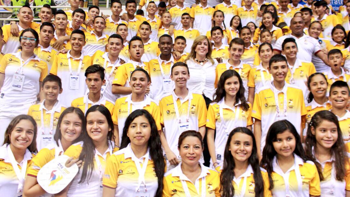 juegosintercol's tweet photo. Delegaciones de Caquetá, Cundinamarca, Huila y Tolima, disfrutaron con @ClaraLuzRoldan la inauguración del Regional Centro Sur en Melgar. https://t.co/EypRoJxOBN