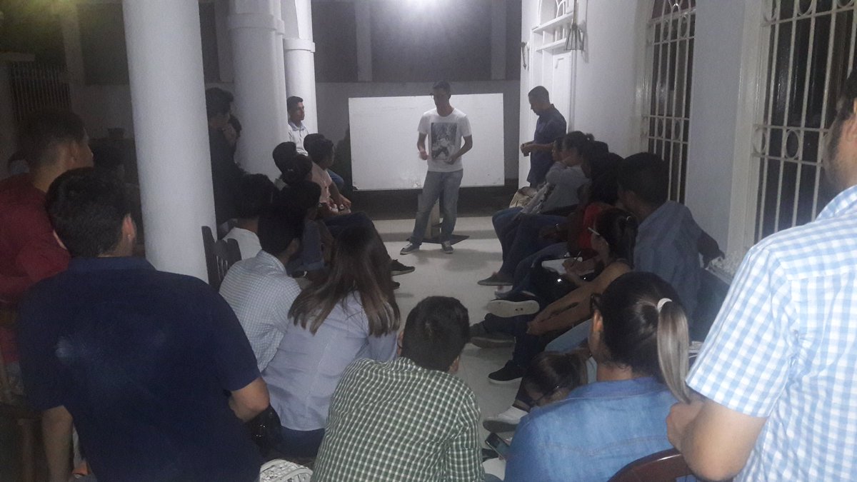 SamuelPetitVera's tweet photo. #Ahora nos organizamos para seguir sumando a #LaUnidad! Desde @VoluntadPopular daremos todo para llevar a @AndresVelasqz a la Gobernación. https://t.co/Sso8MUcg0R