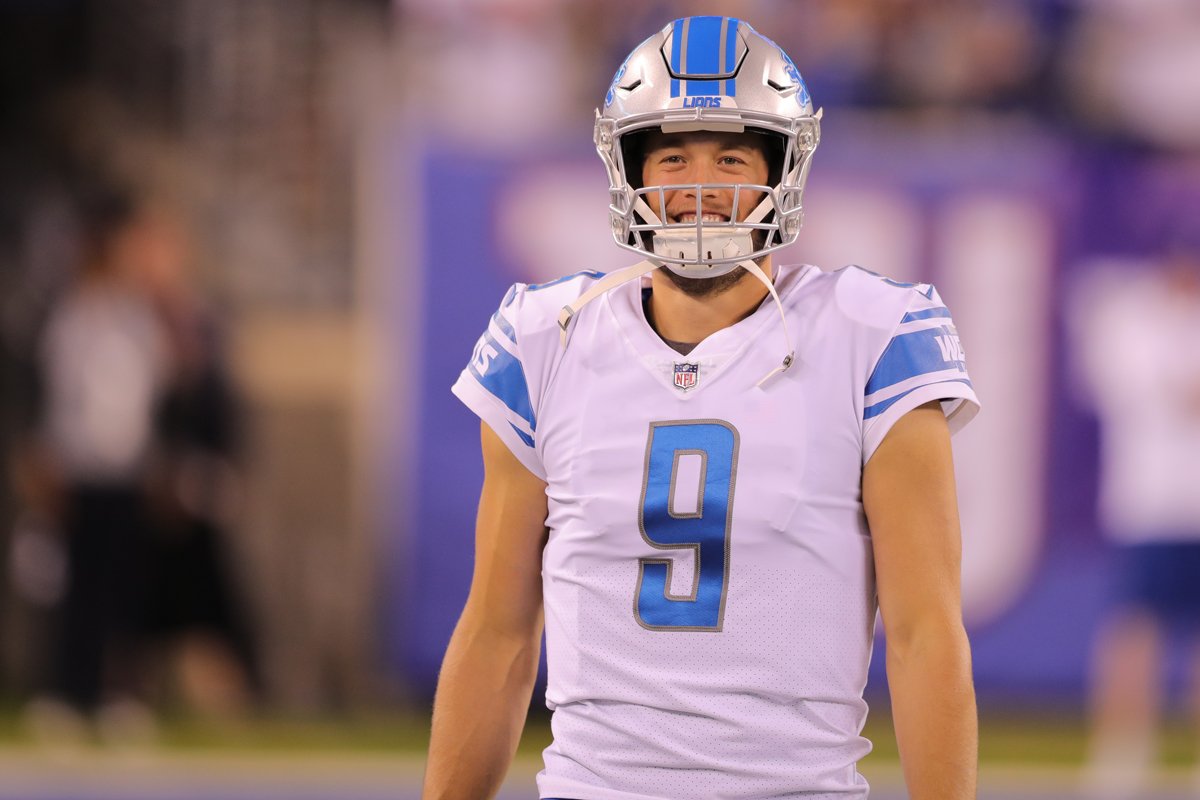 Lions's tweet photo. Monday night's got us like 😃 https://t.co/2e3y9f5YiT