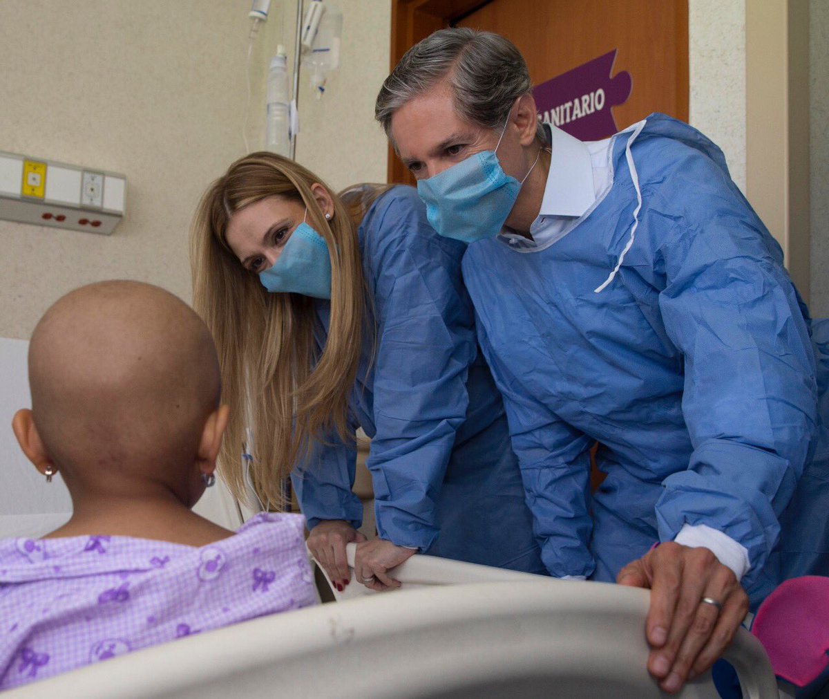alfredodelmazo's tweet photo. Para conocer de cerca las necesidades de los mexiquenses hay que escucharlos, por ello realicé un recorrido por el Hospital para el Niño. https://t.co/h5SNMQcAFd